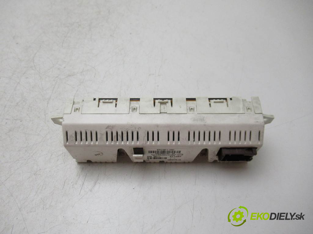 Peugeot 407 SW       0  displej