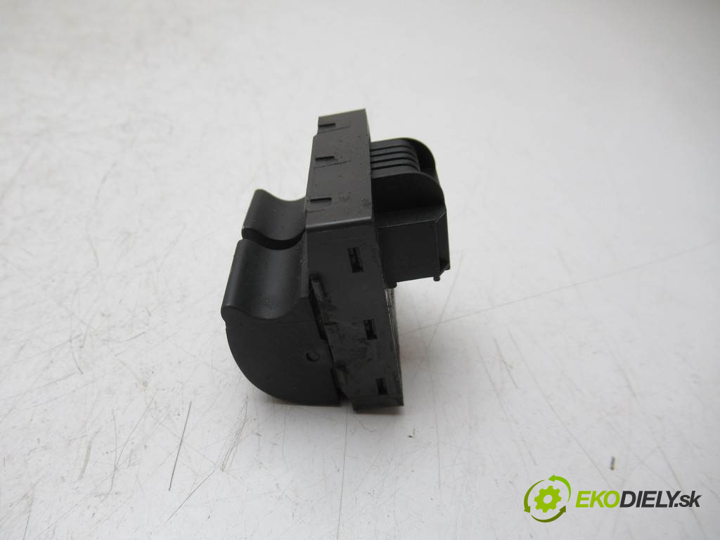 Audi A4 B7       0  prepínač okien 8E0959851A