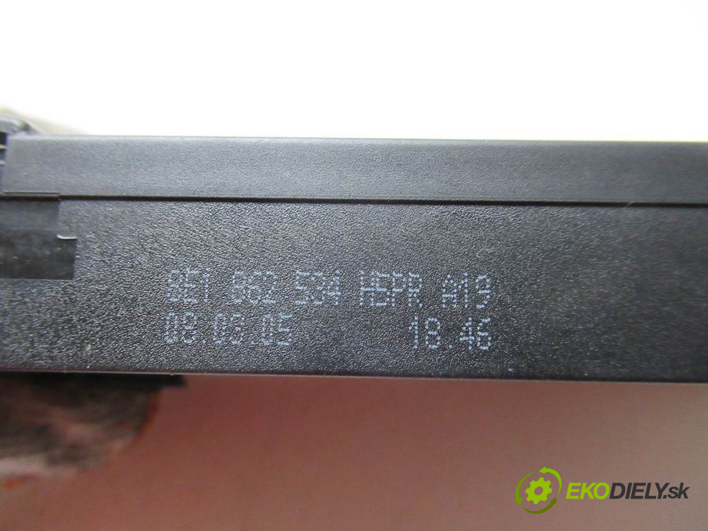 Audi A4 B7       0  držák na nápoje 8E1862534