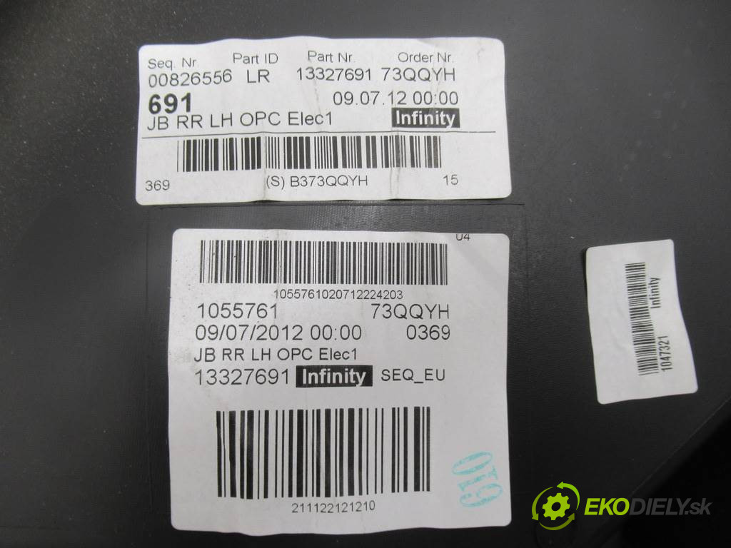 Opel Insignia       0  ča dveře zadní část levý tapacír 13327691   INFINITY