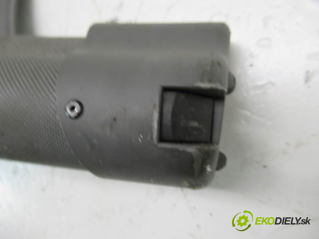 Audi A4 B8       0  roleta 8K9863553