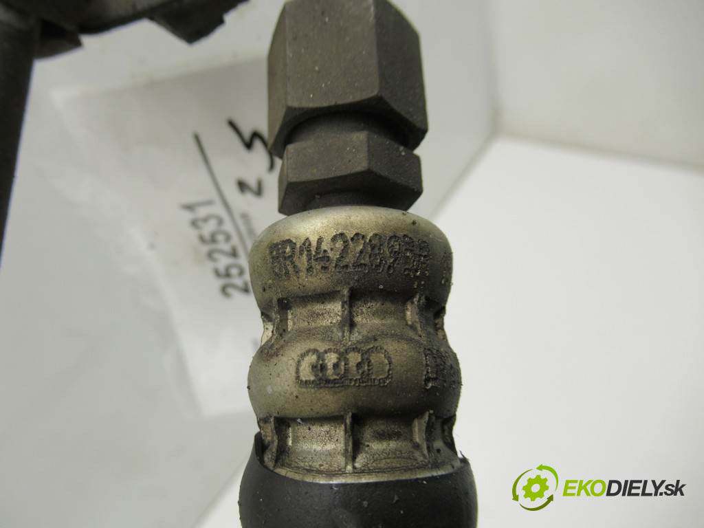 Audi A4 B8       0  hadica servočerpadlo 8R1422893R