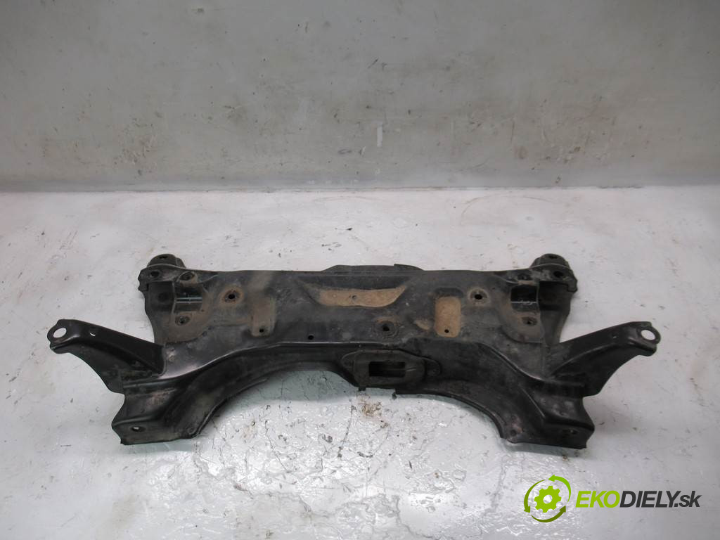 Toyota Yaris III LIFT       0  výstuha pod motor