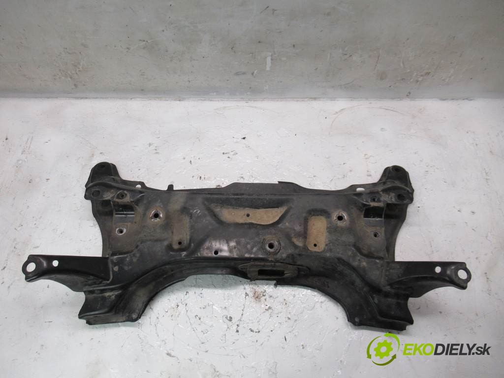 Toyota Yaris III LIFT       0  výstuha pod motor