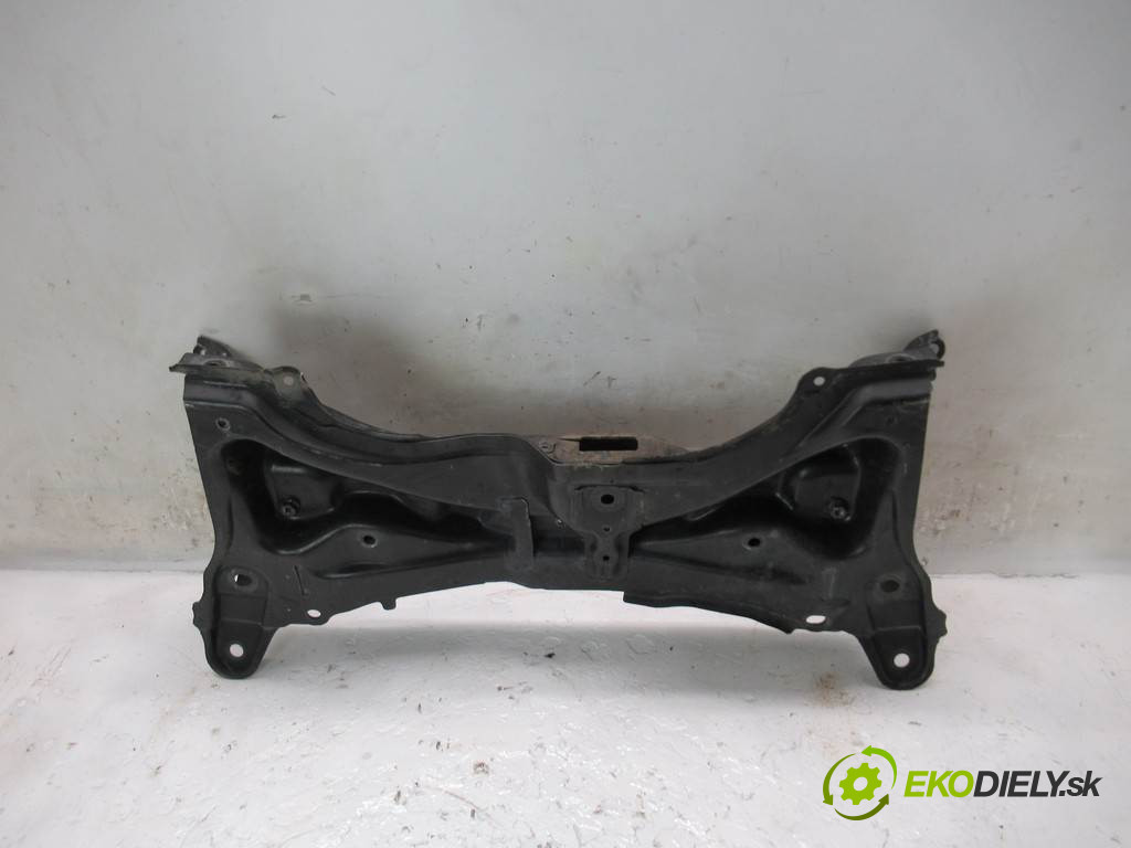 Toyota Yaris III LIFT       0  výstuha pod motor