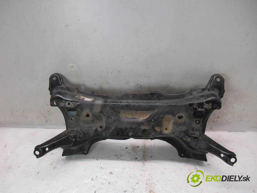 Toyota Yaris III LIFT       0  výstuha pod motor