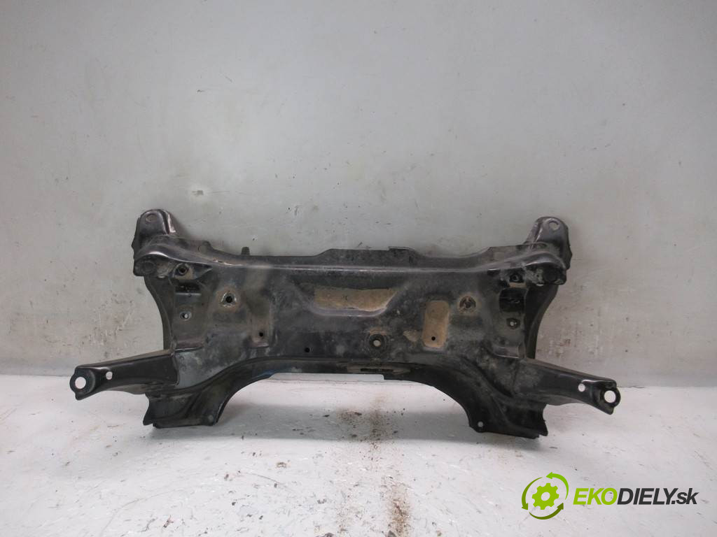 Toyota Yaris III LIFT       0  výstuha pod motor