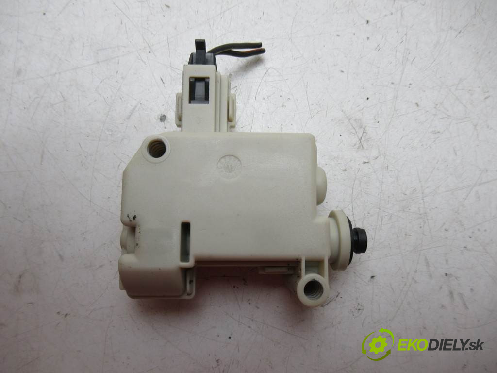 Opel Meriva       0  teleskop zámku dveří 13199007