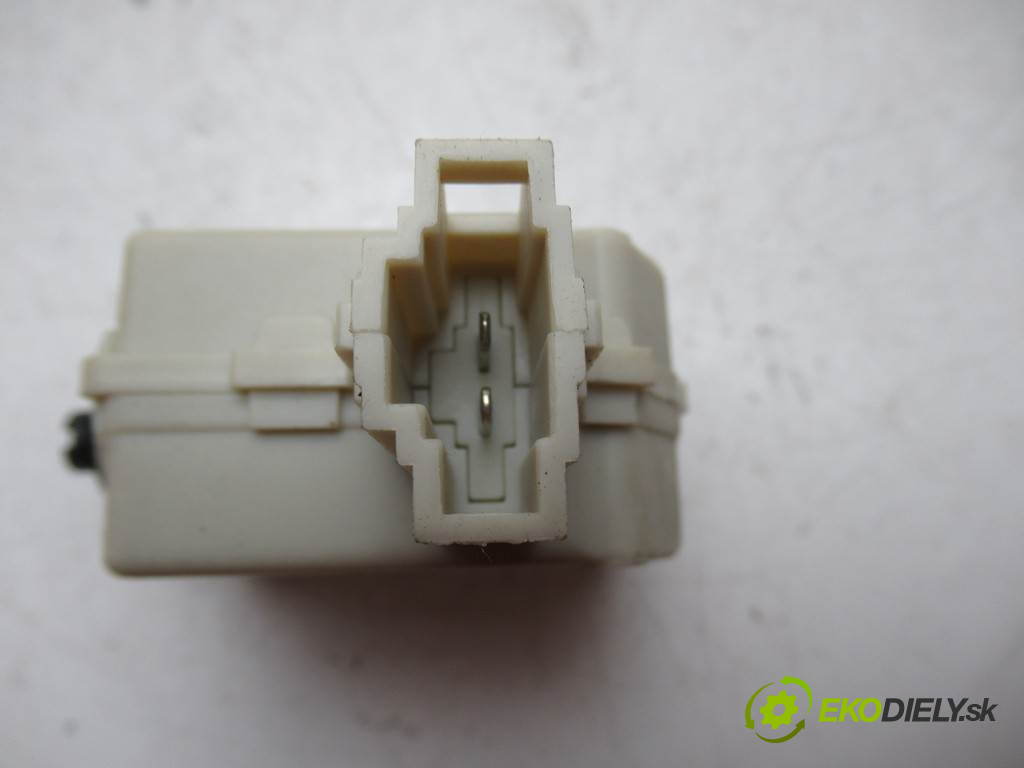 Opel Meriva       0  teleskop zámku dveří 13199007