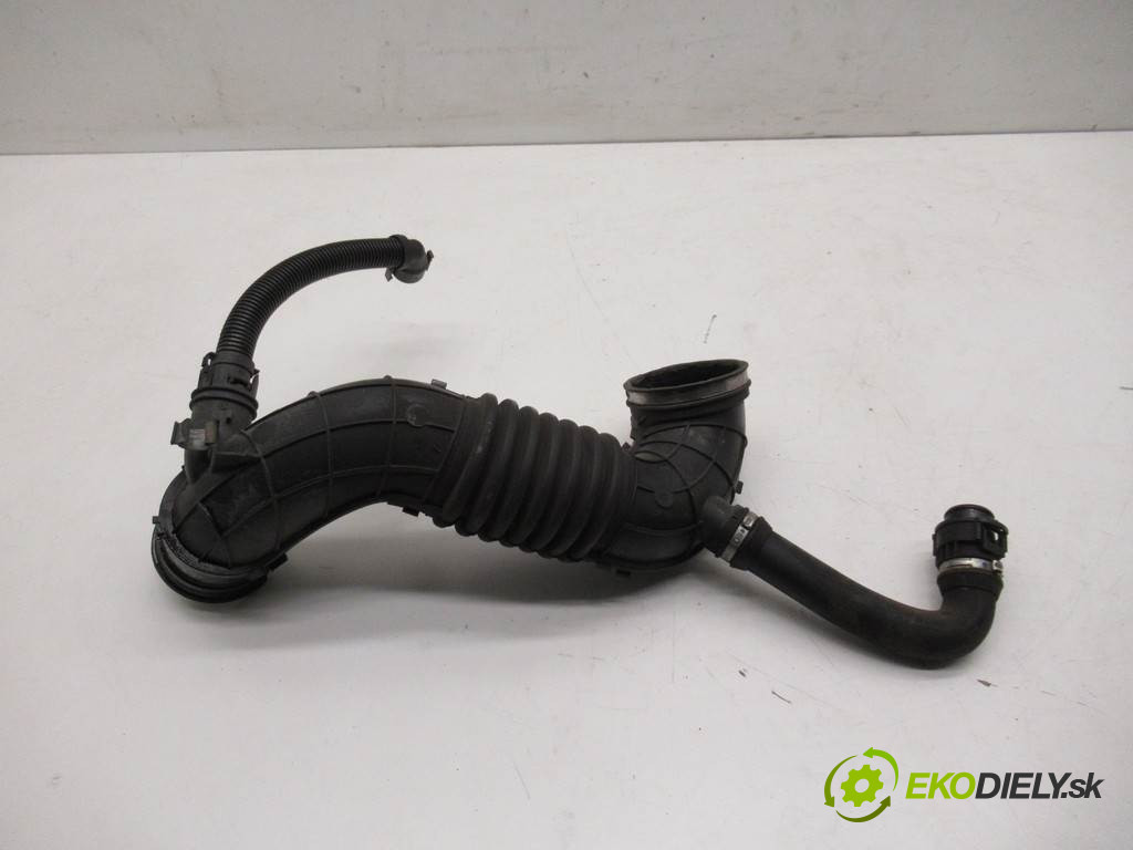 BMW 3 F30       0  rúra hadica rúrka vzduchu 586509