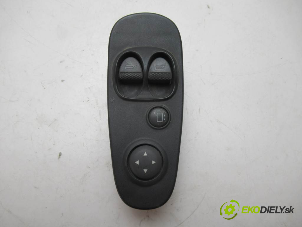 Iveco Stralis       0  prepínač okien 504213849