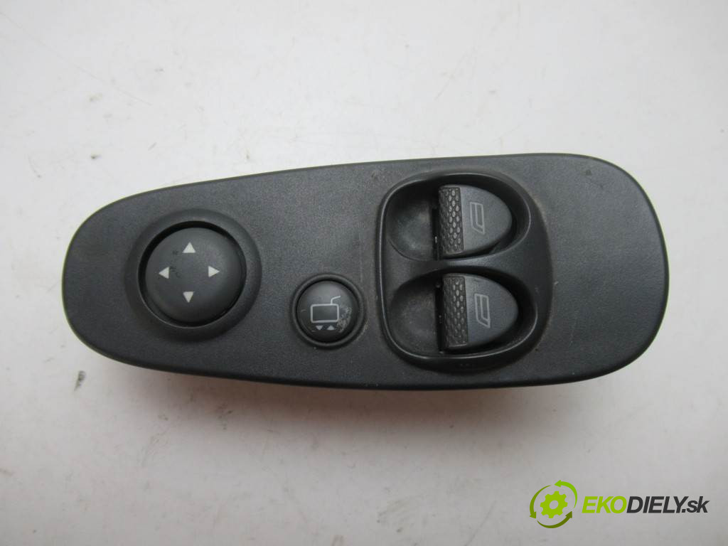 Iveco Stralis       0  prepínač okien 504213849