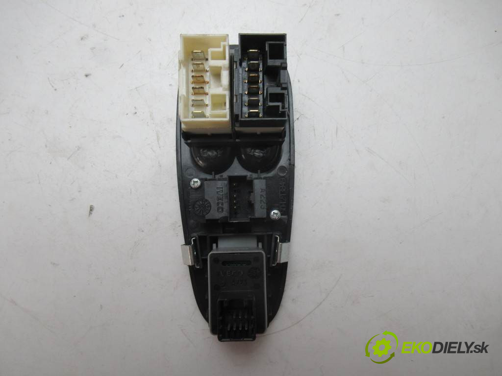 Iveco Stralis       0  prepínač okien 504213849