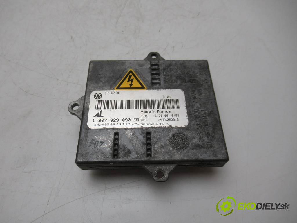 Volkswagen Touran       0  menič xenon 1T0907391